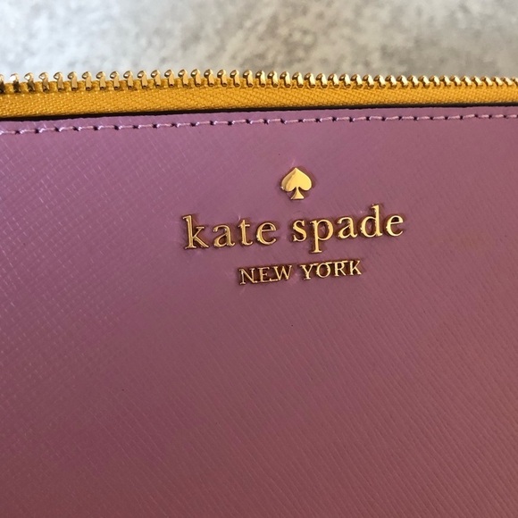 Kate Spade Medium L Zip Wristlet Lucy Bicolor Saffian Berry - Picture 7 of 13